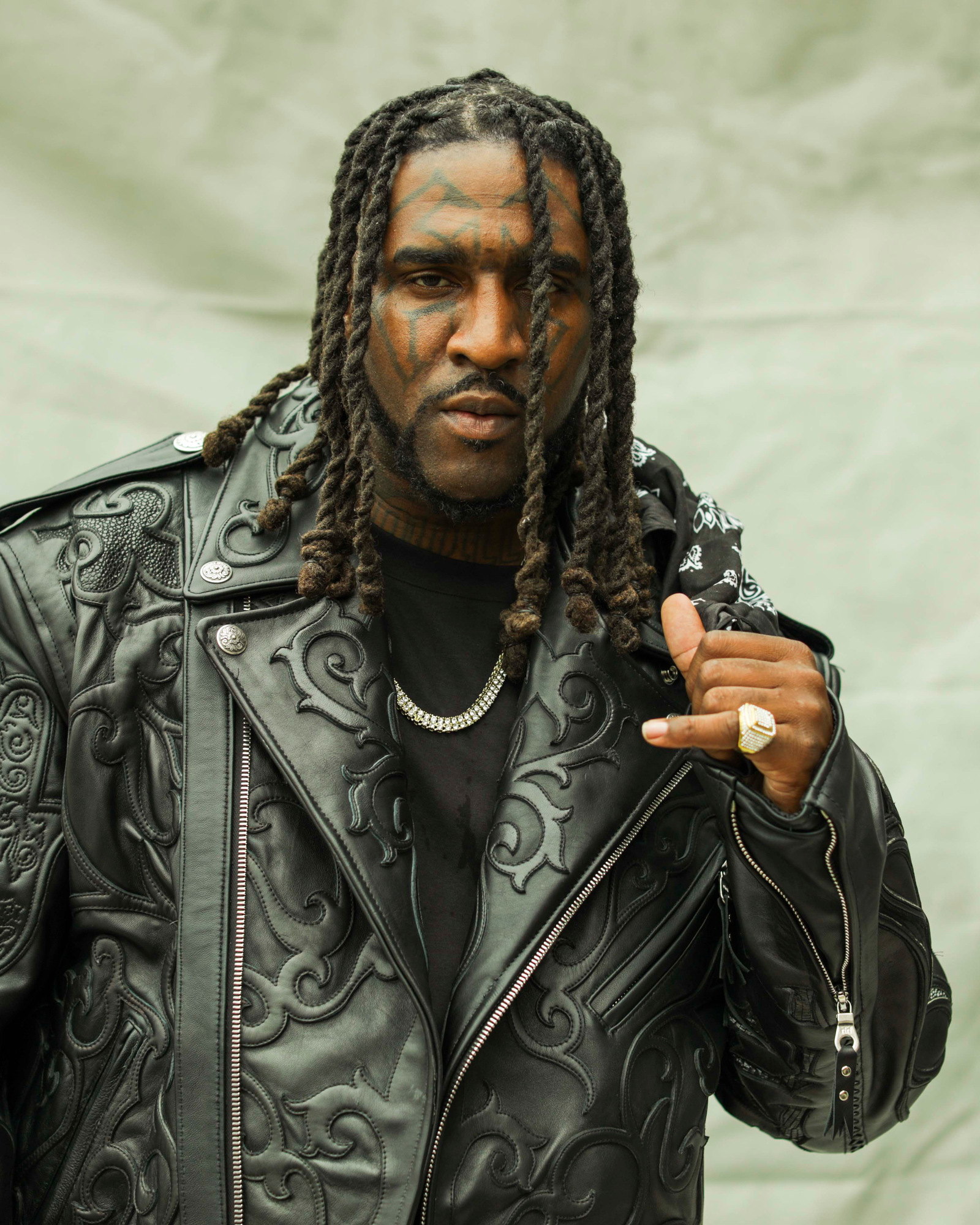 Promotional dossier artwork for Daylyt